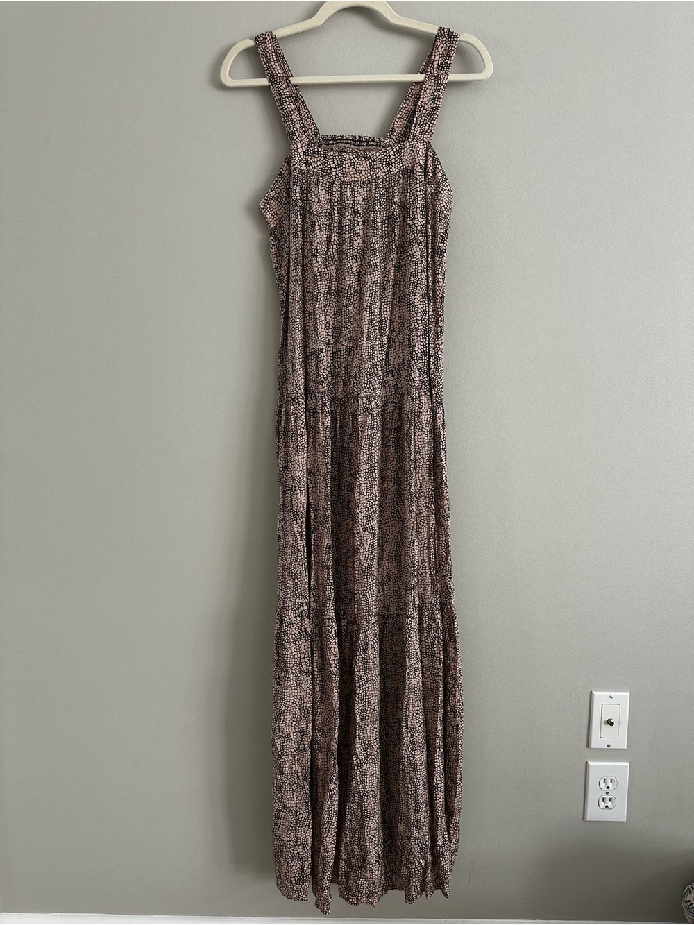 Elan Brown Pink Abstract Print Tiered Maxi Dress Back Cutout Size Medium